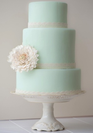 2013-trends-mint-hued-color-wedding-cake2
