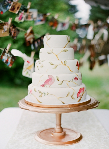 2013-trends-wedding-cakes-hand-painted-birds