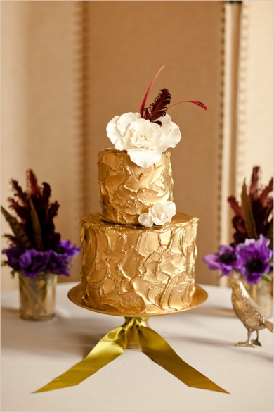 gold-metallic-wedding-cake