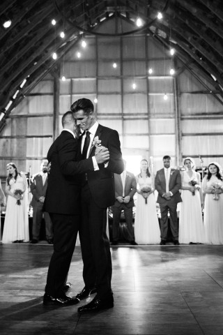 Vineyard wedding in Nashville first dance
