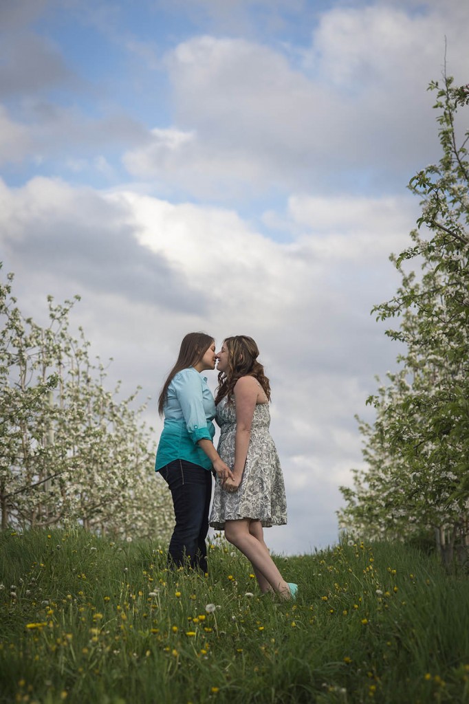 Ontario orchard engagement photography shoot kiss