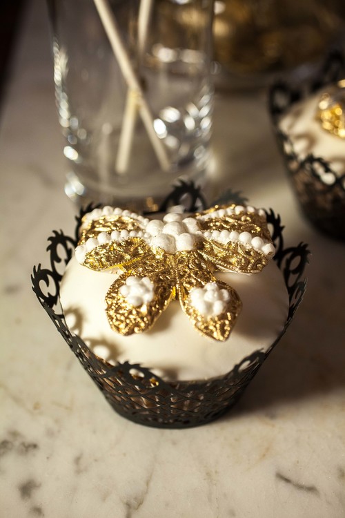 gold-cupcakes