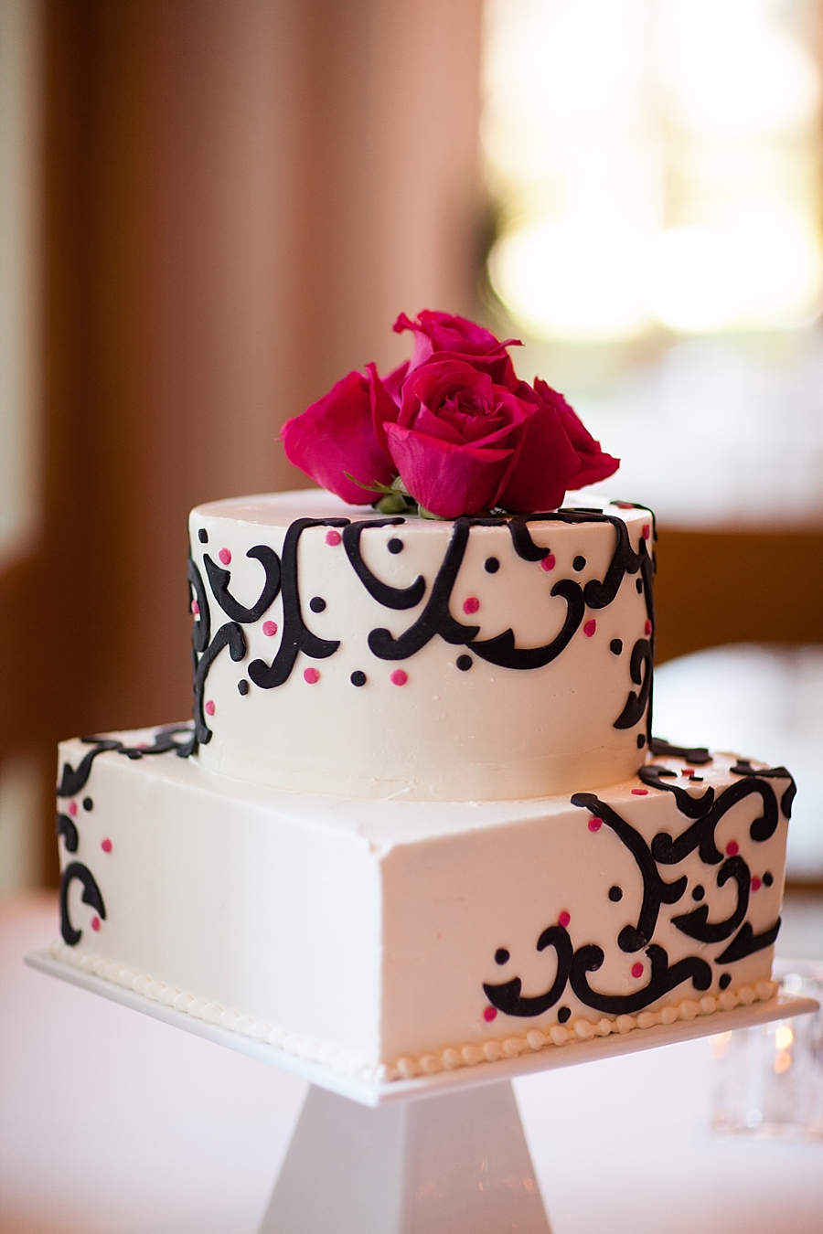 jessica-brooke-real-lesbian-wedding-orlando-florida-alternative-life-photography-design-pink-black-wedding-cake