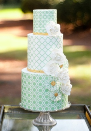 2013-trends-mint-hued-color-graphic-wedding-cake