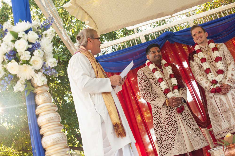 neil-elias-LGBTQ-indian-wedding-ceremony