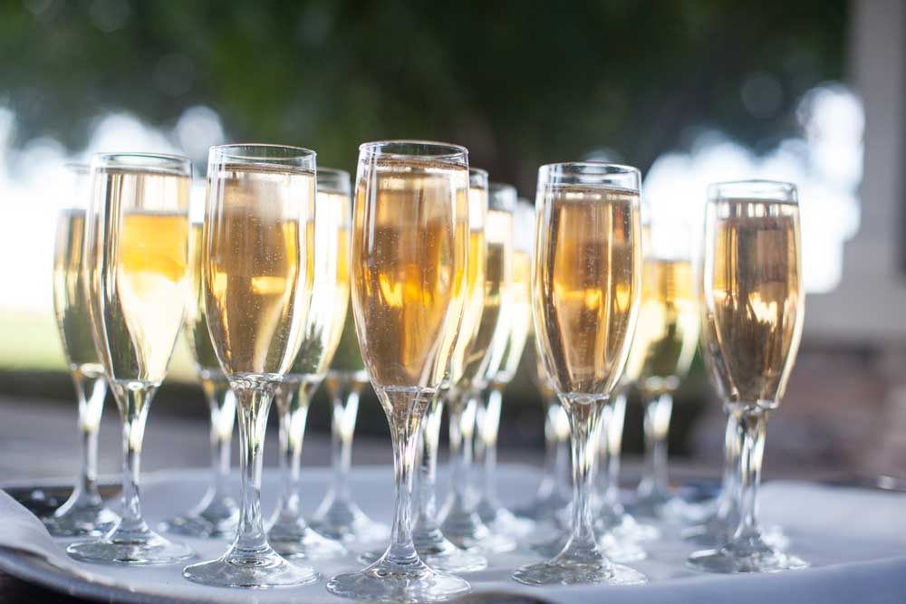 neil-elias-wedding-champagne