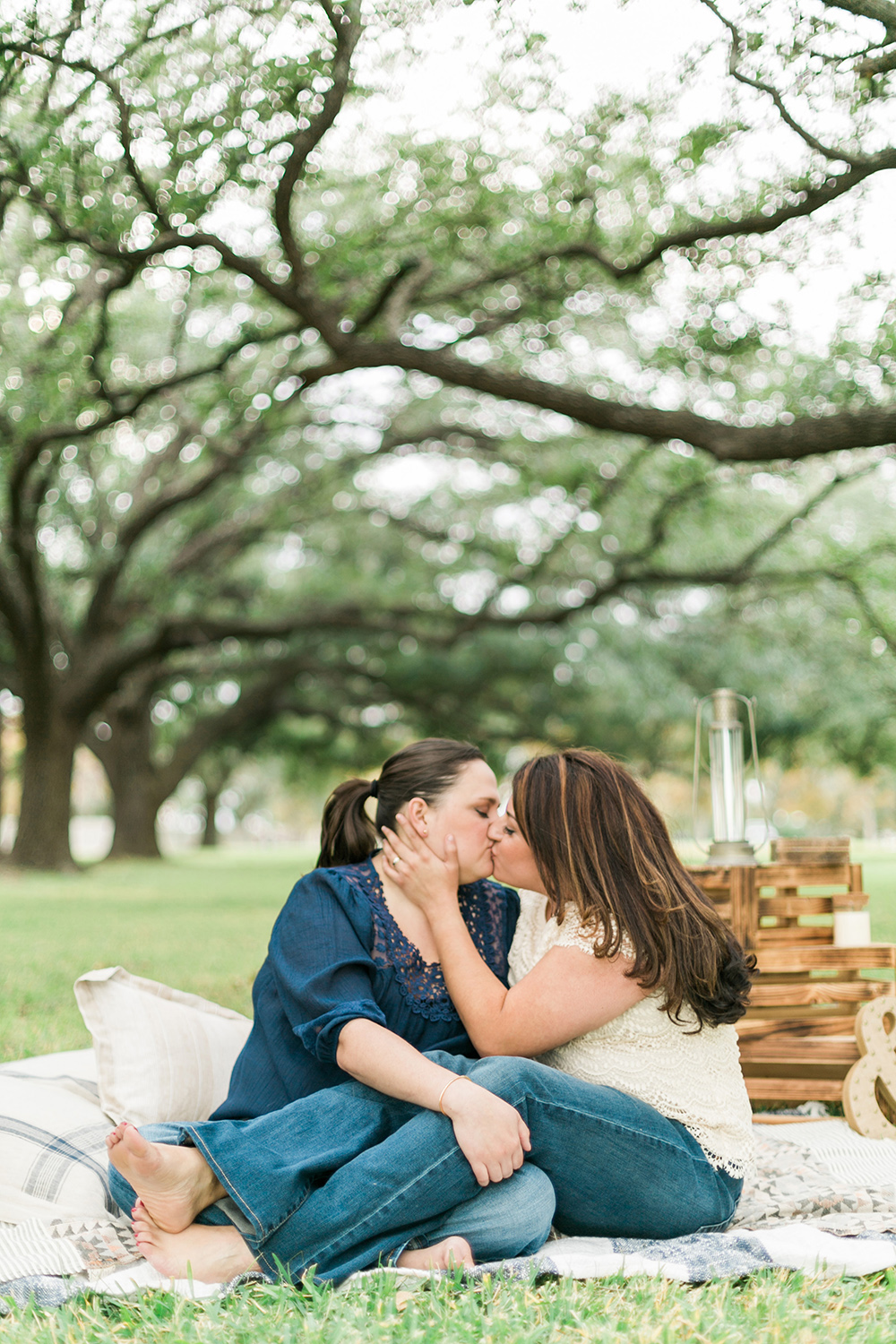 veronica-carolina-texas-engagement-think-elysian-photography-kiss