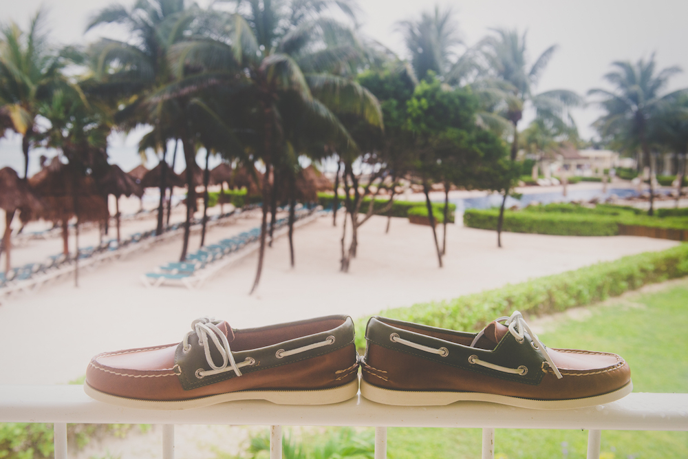 will-ritchie-wedding-shoes-beach-mexico-style-fashion