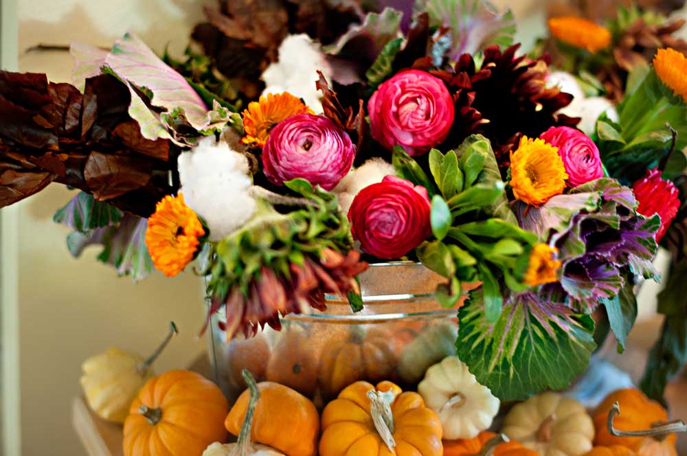 fall-wedding-floral-arrangement-pumpkins-cotton