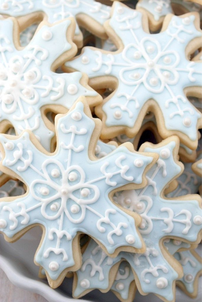 winter-wedding-favors-snowflake-cookies