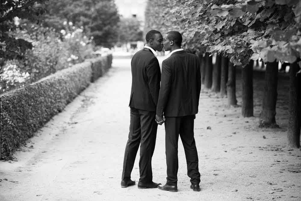 paris-gay-engagement-photography-session-black-men-kiss