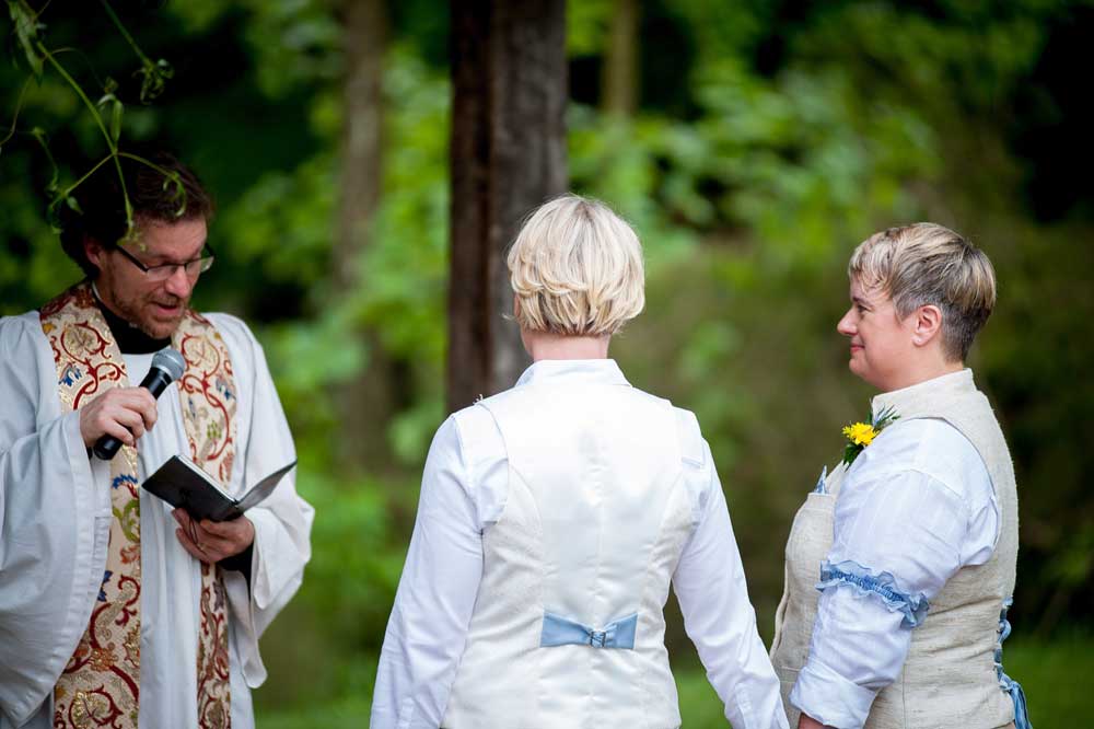 The 3 major questions you need to ask when hiring a wedding officiant