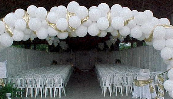 Wedding balloon arch wedding outdoor