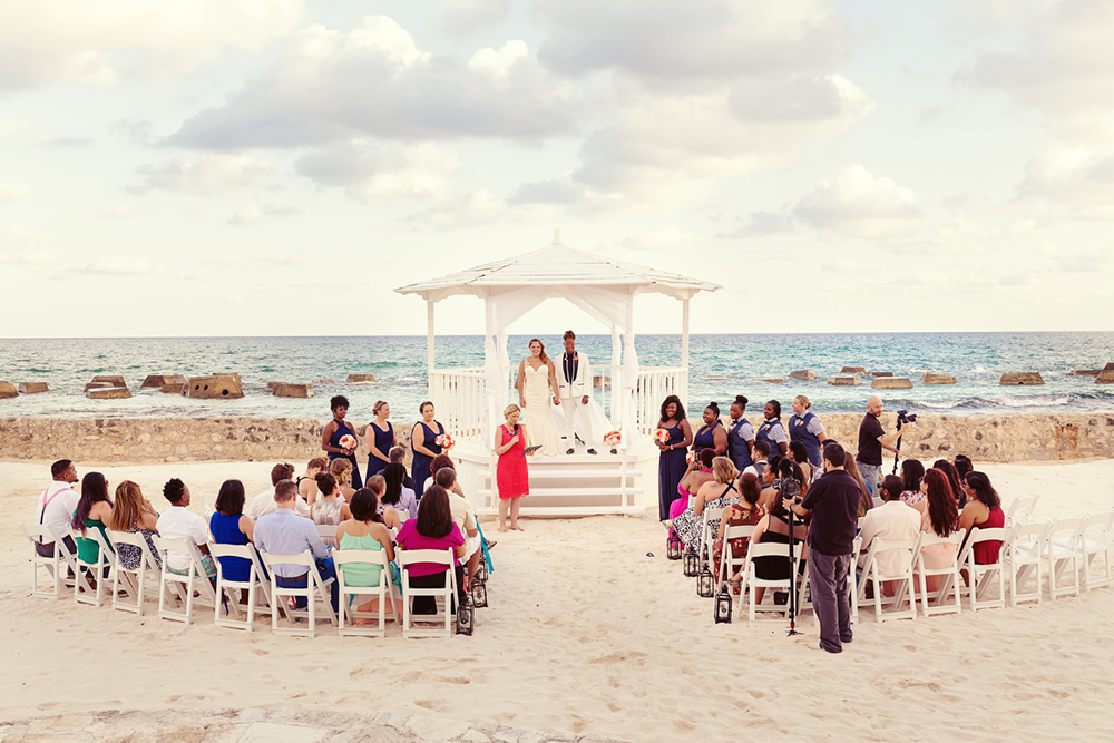 Outdoor Riviera Maya white and navy beach wedding