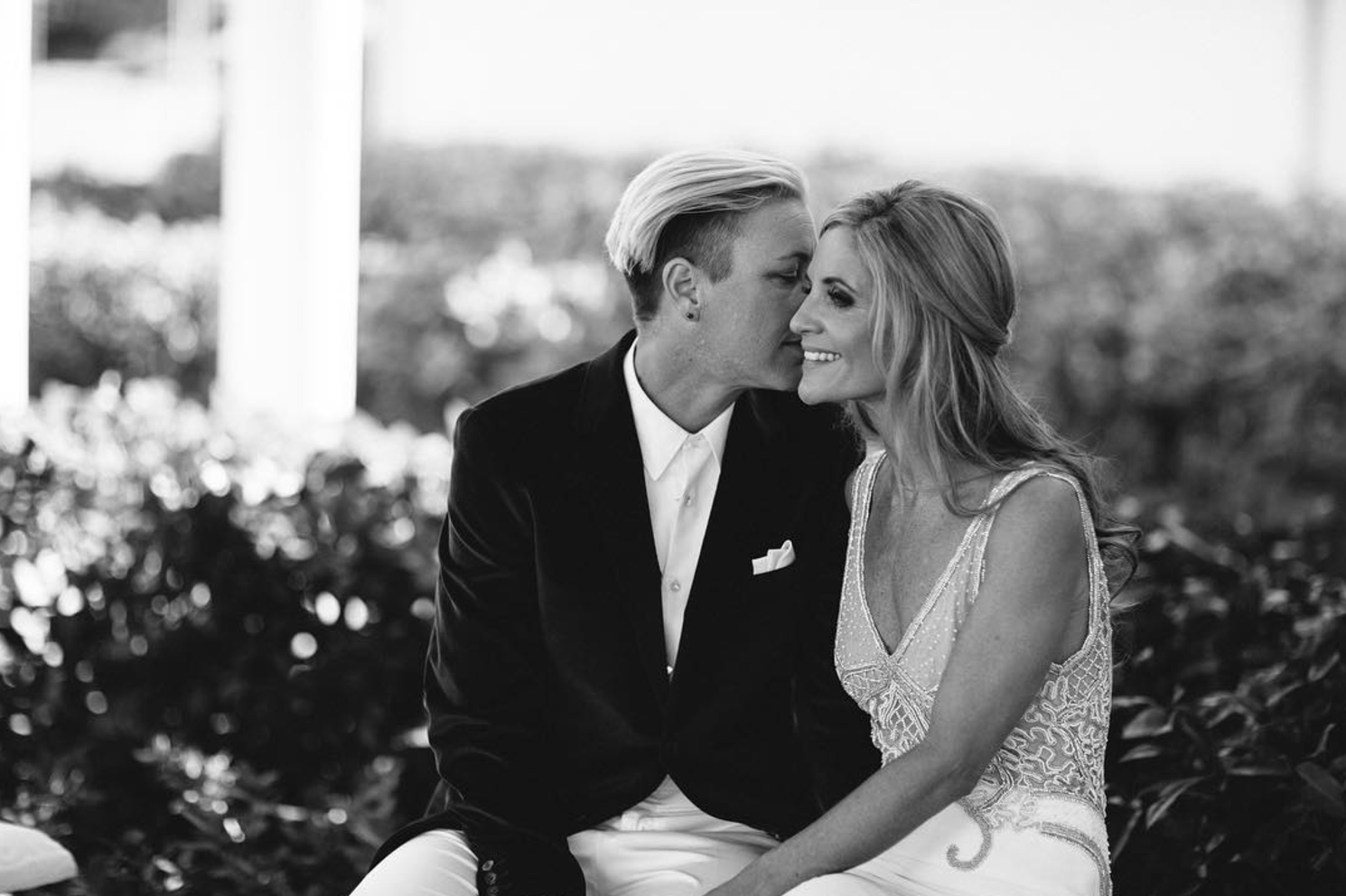 Soccer star Abby Wambach marries blogger Glennon Doyle Melton