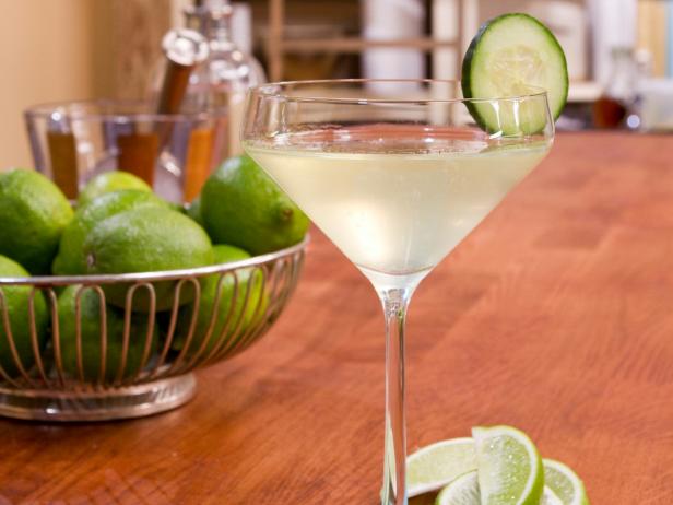 Wedding cocktail: How to make a gimlet