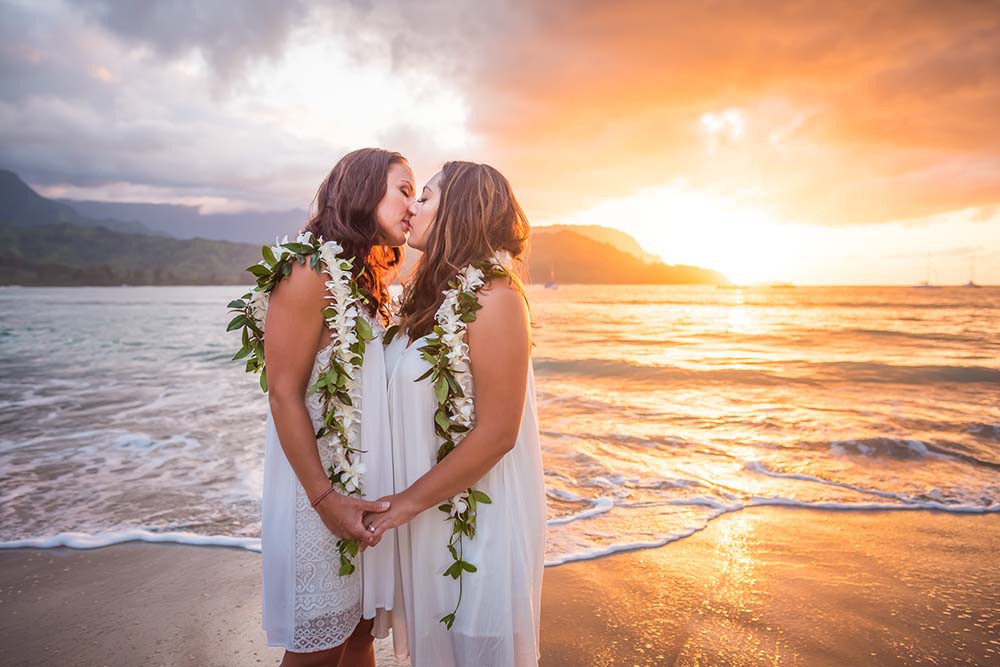 Hawaii Lesbian Beach Love