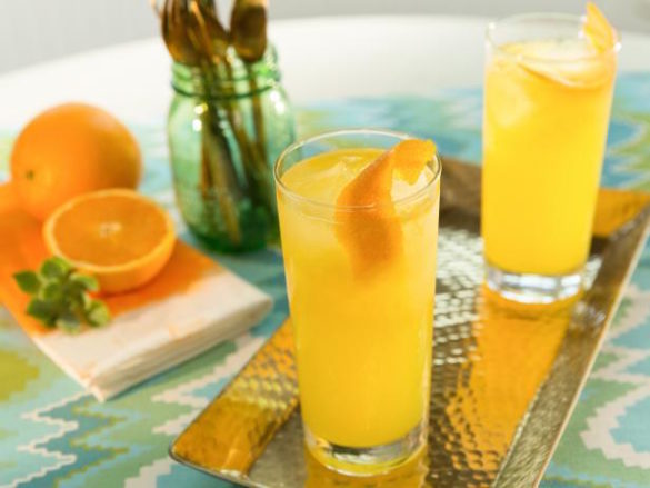 Wedding cocktail: How to make a Harvey Wallbanger / photo: Food Network
