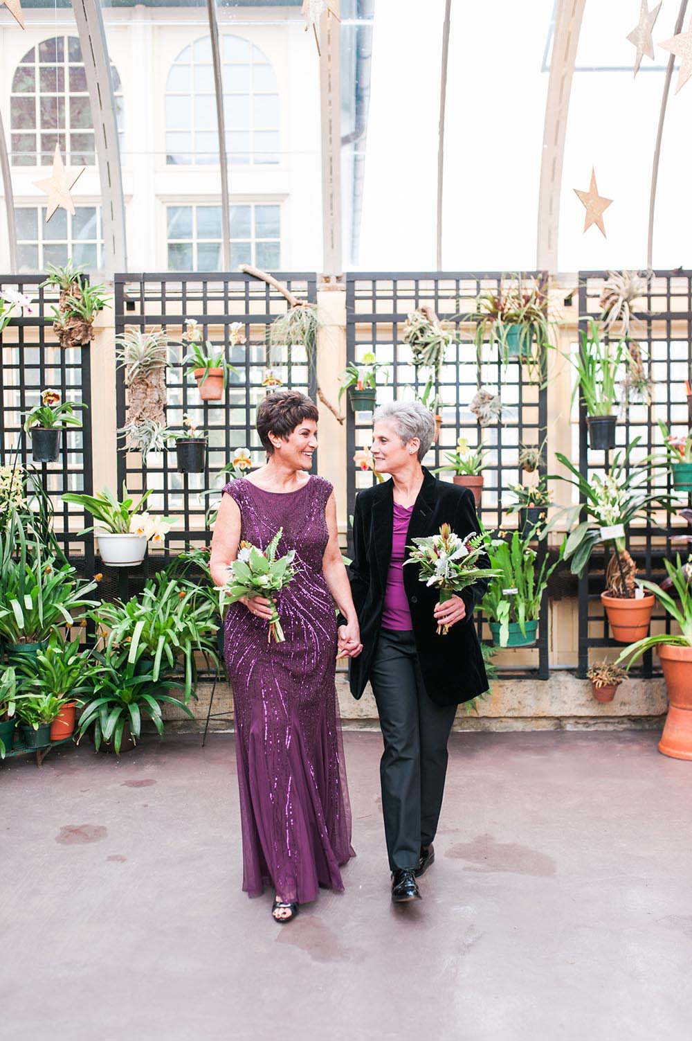 Couple Together 20 Years Tie The Knot In Botanical Garden Wedding