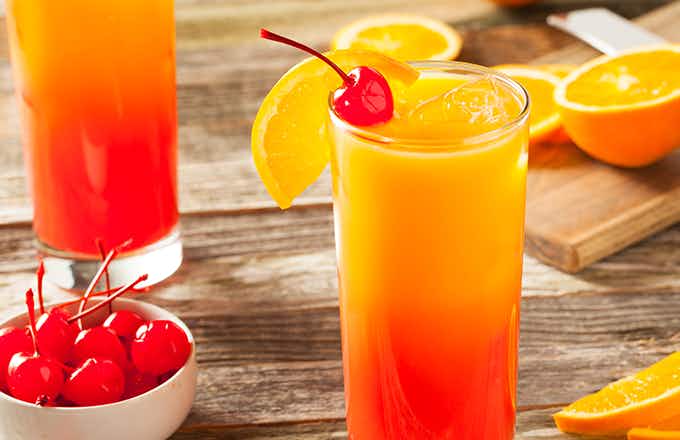 Wedding cocktail: how to make a tequila sunrise