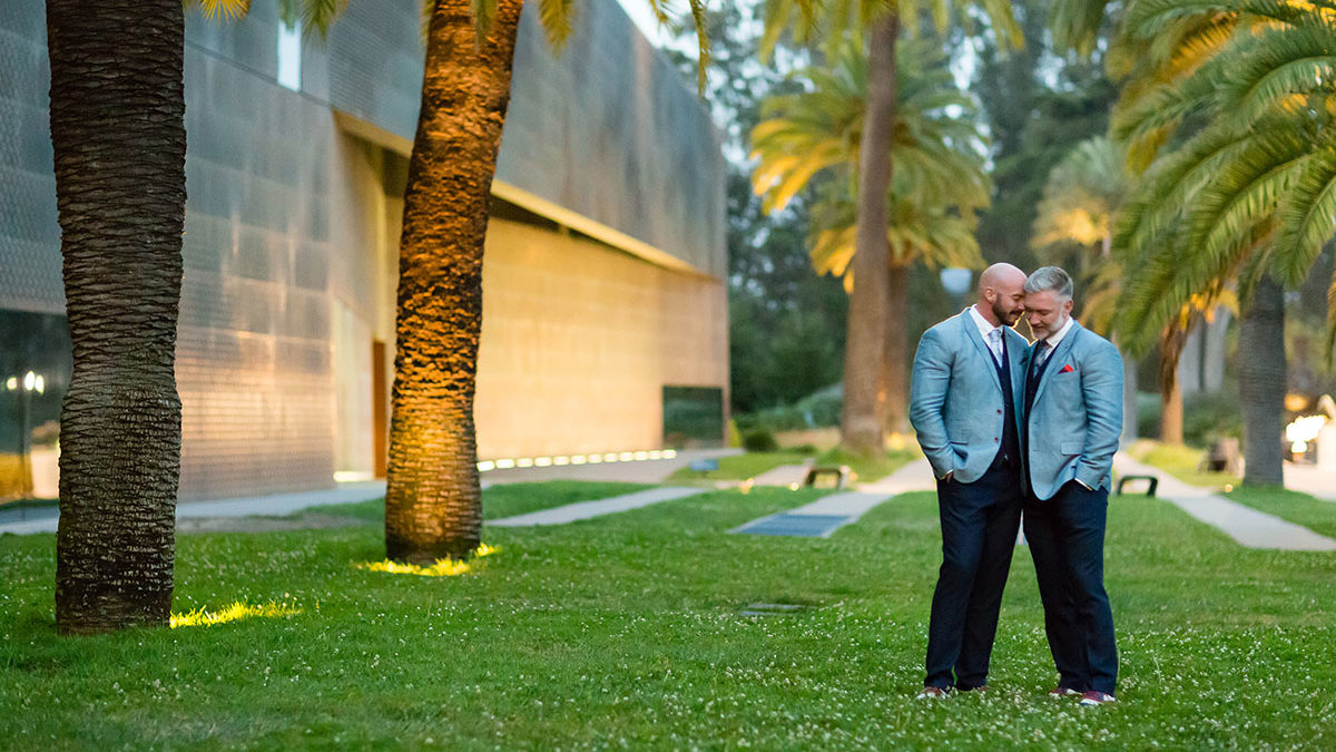 Artistic wedding in the DeYoung Museum in San Francisco, California