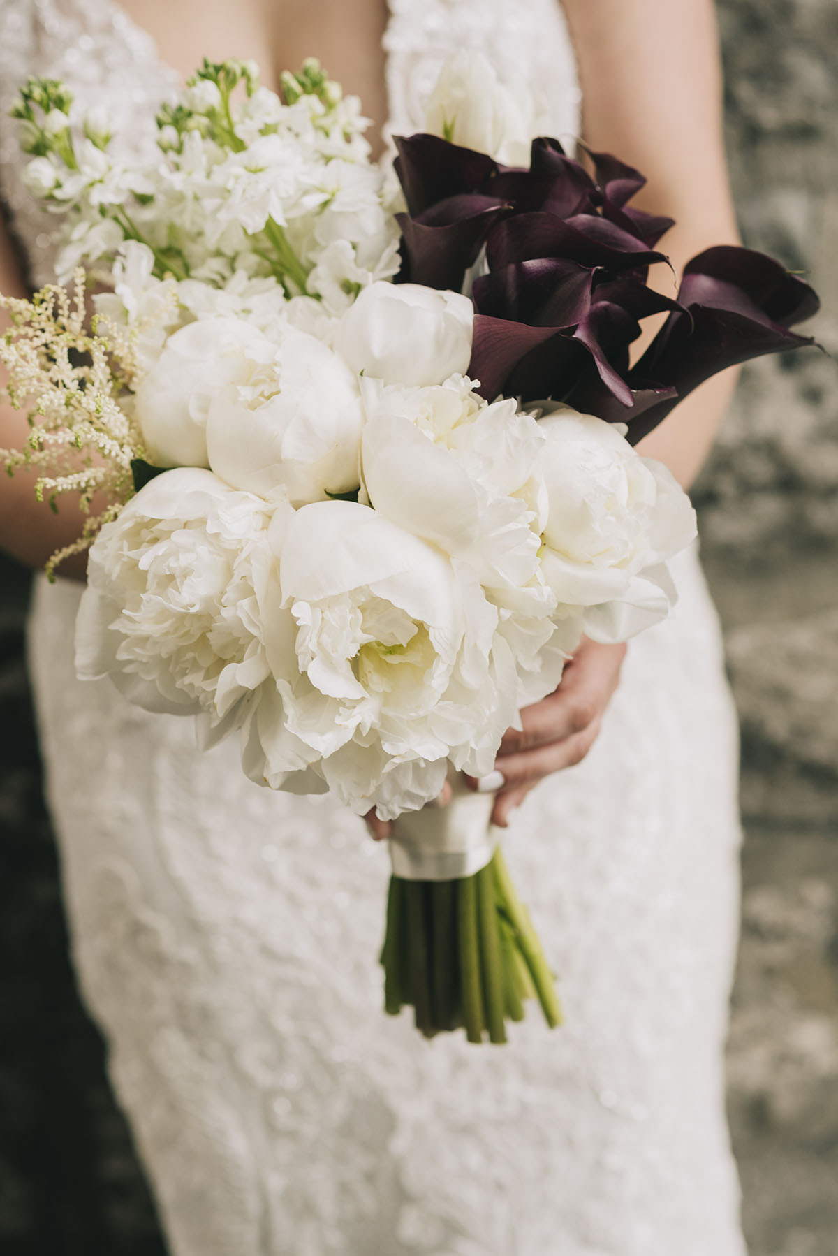 Montreal destination wedding with industrial chic theme flowers