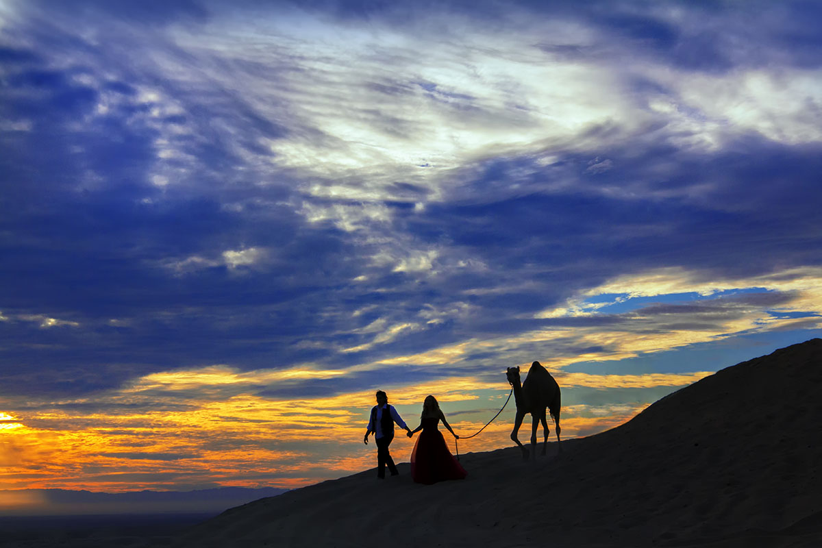 Egyptian engagement photos at sunset with camel dessert