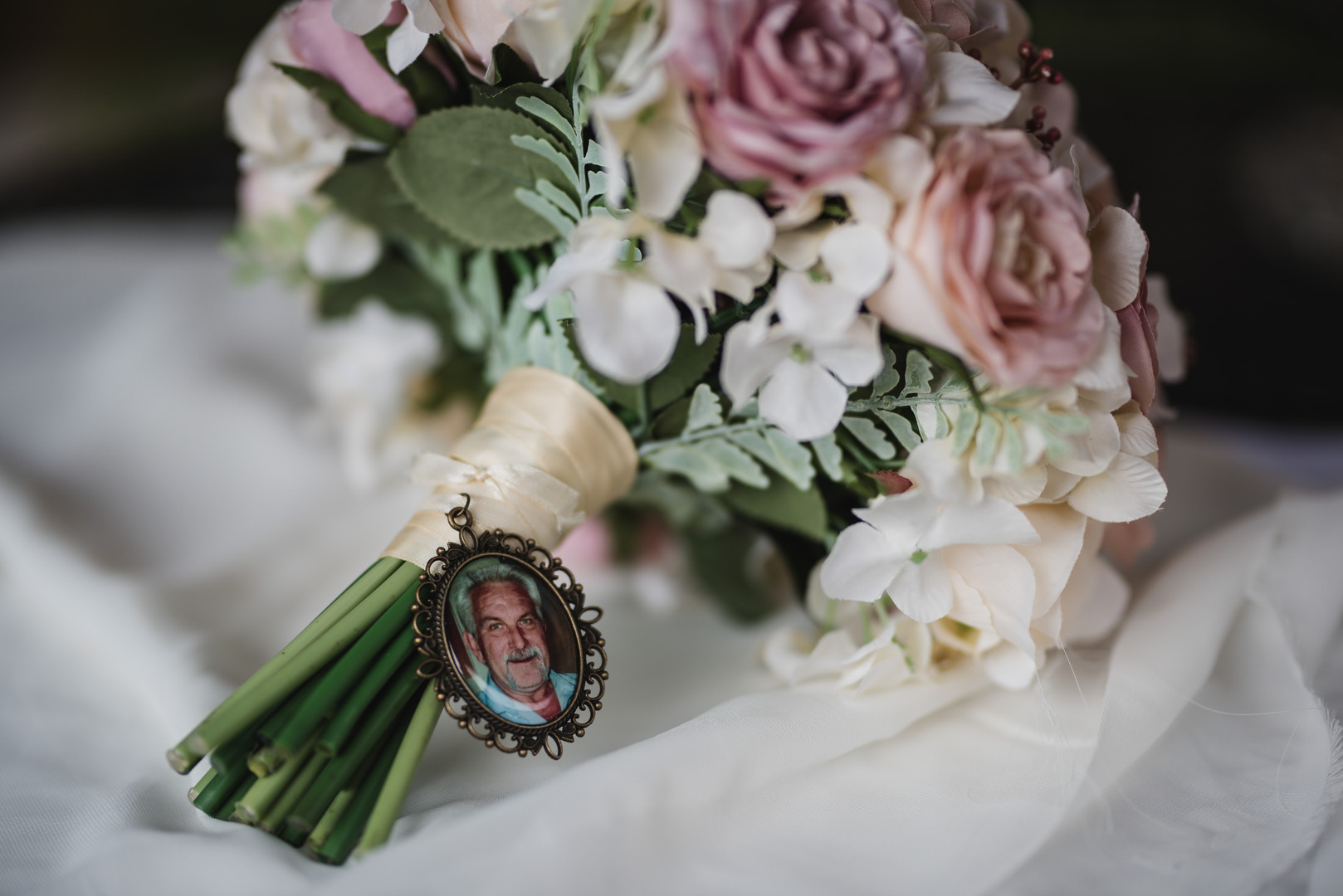 Rustic wedding in Columbus, Ohio cream pink memorial flowers bouquet