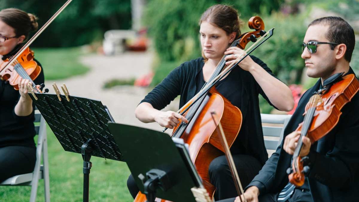 How to hire wedding ceremony musicians