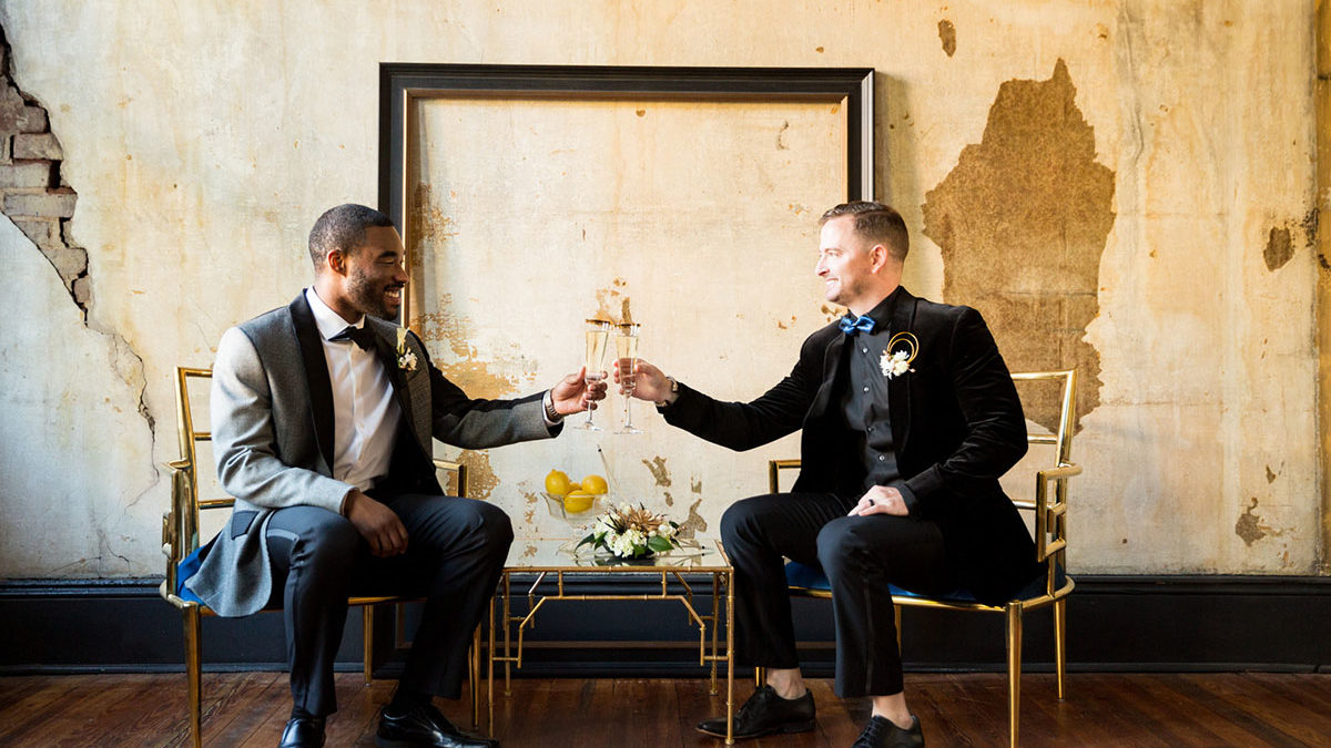 Blue and gold New Year’s Eve elopement inspiration