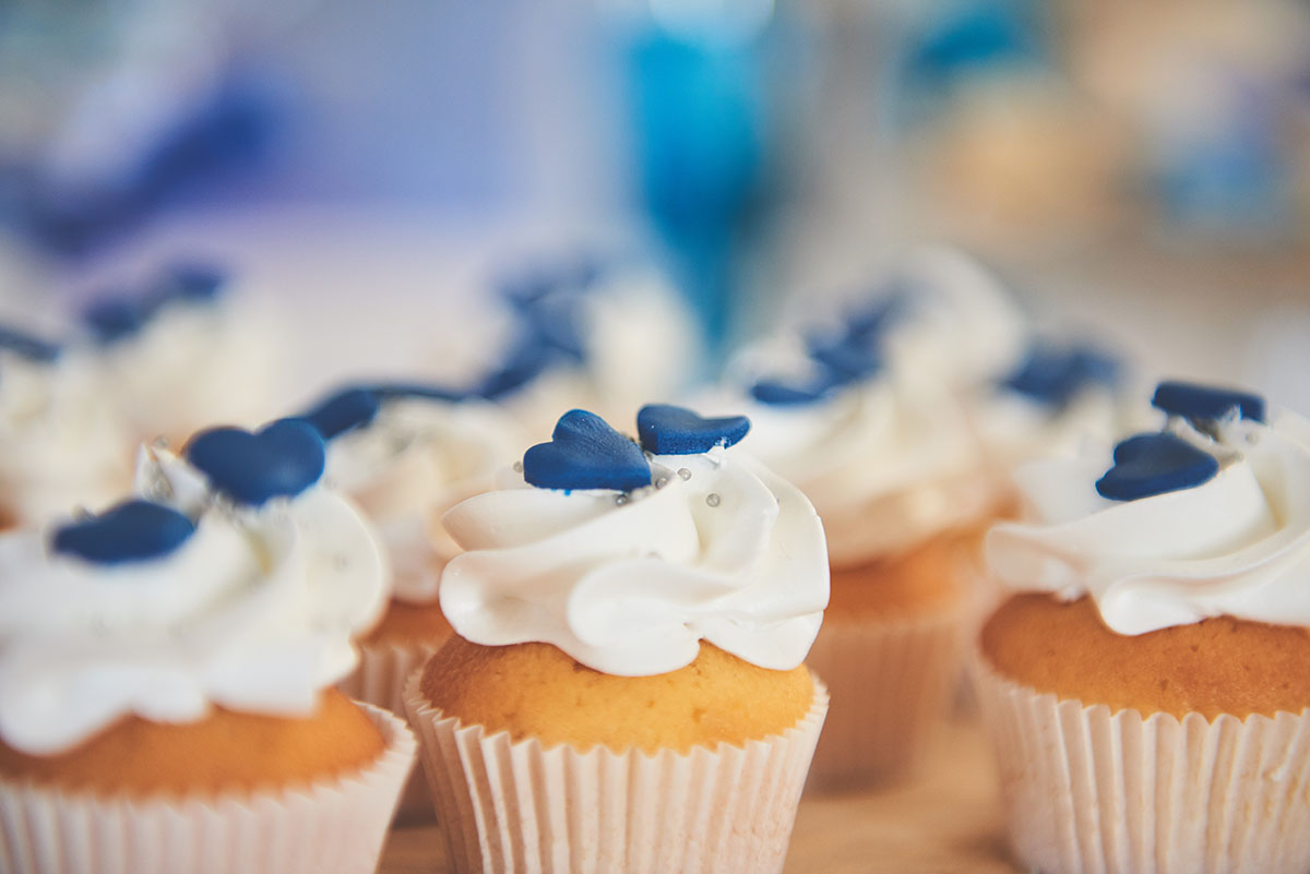 Secret garden wedding inspiration blue heart cupcakes