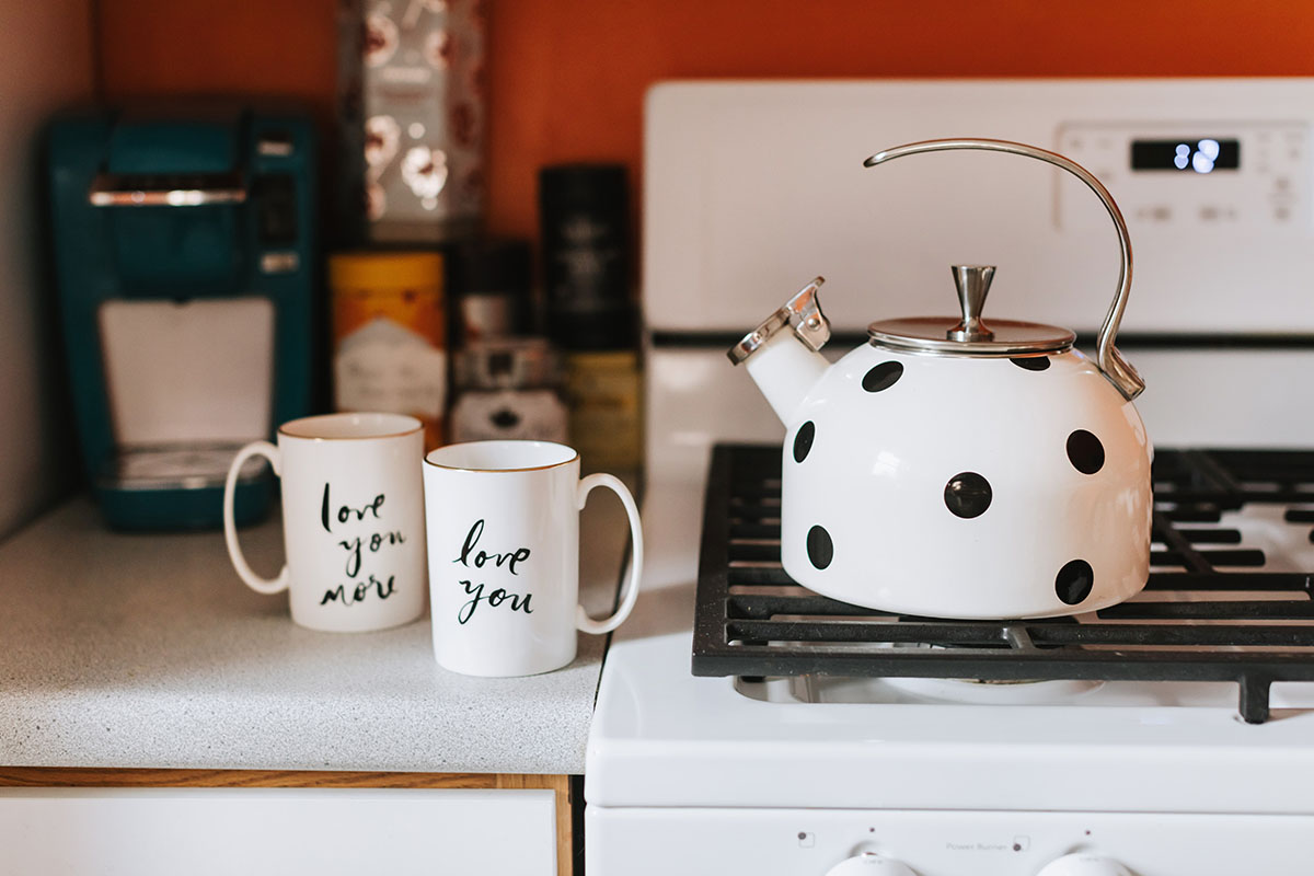 Creating our wedding registry with Bed Bath & Beyond Kate Spade polka dot teapot tea kettle I love you more mugs