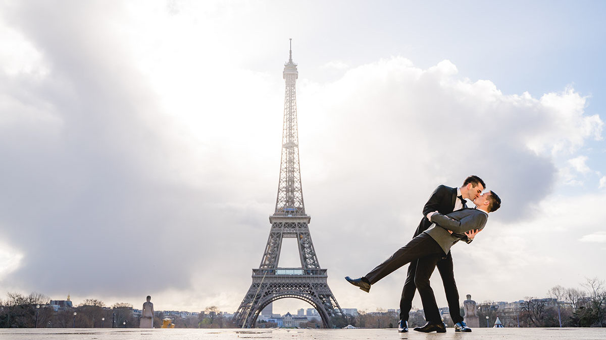 This couple lived their dream proposal in front of the Eiffel Tower in Paris