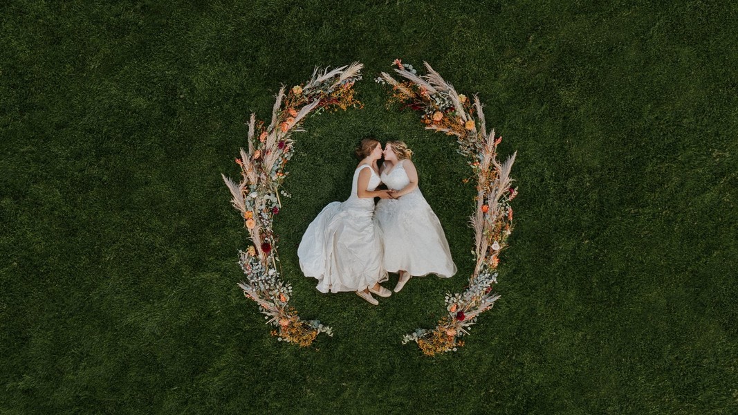 This fall countryside wedding has all the moody, romantic vibes you need
