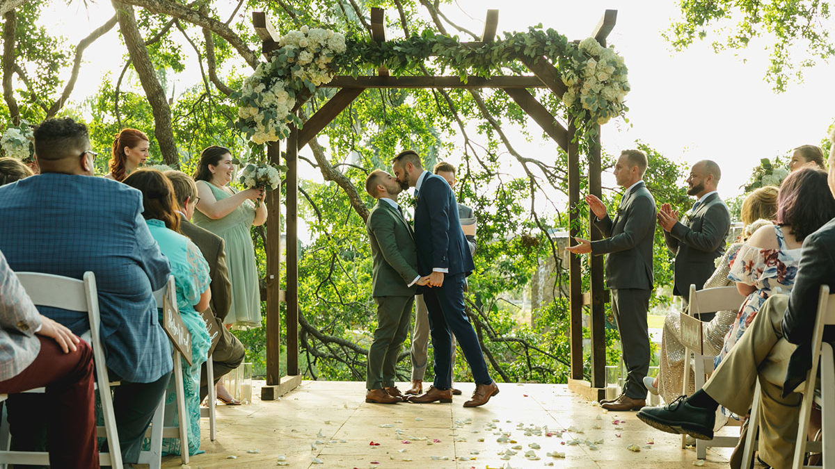 10 gorgeous wedding arches for your ceremony