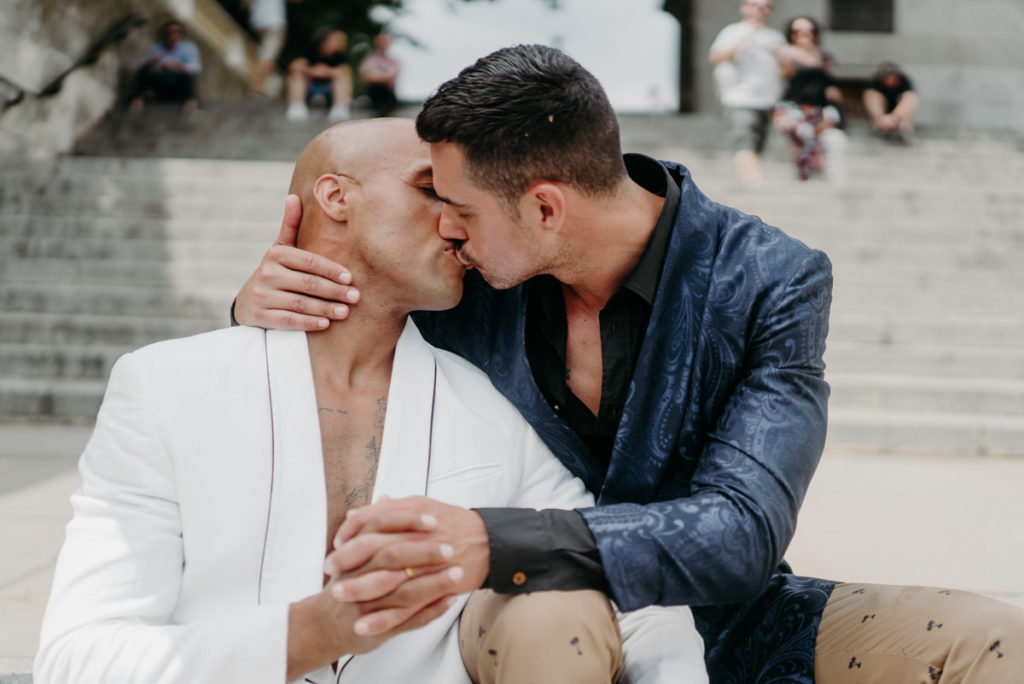 Two grooms kissing / Pridelux, a luxury LGBTQ+ wedding show, opens in London