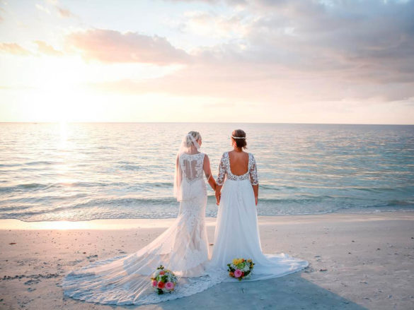 When you picture your ideal wedding or honeymoon, what comes to mind? Active and adventurous? Casual and relaxed? Luxurious and indulgent? Or chic and artsy? No matter which you pick, you’ll find your perfect combination in Naples, Marco Island and the Everglades.
