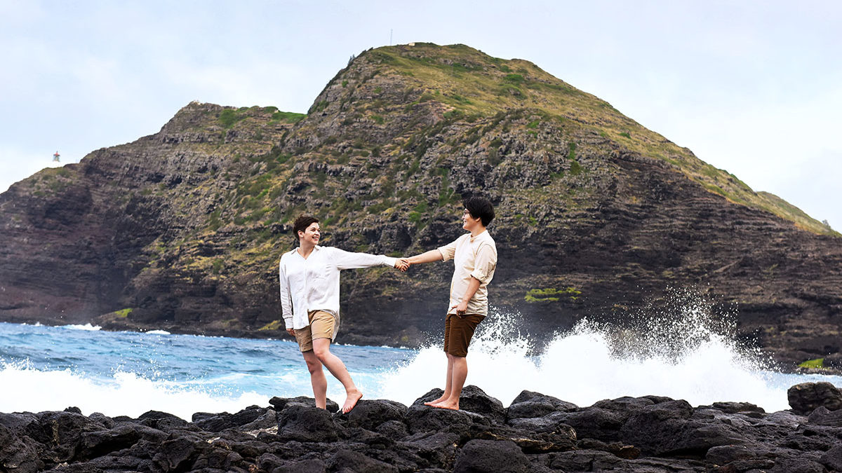 Beach destination wedding and honeymoon in Honolulu, Hawaii