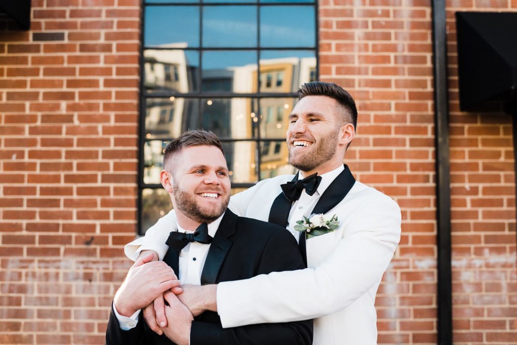 A roaring 20s wedding with lush greenery and pops of gold | Easterday Creative | Featured on Equally Wed, the leading LGBTQ+ wedding magazine