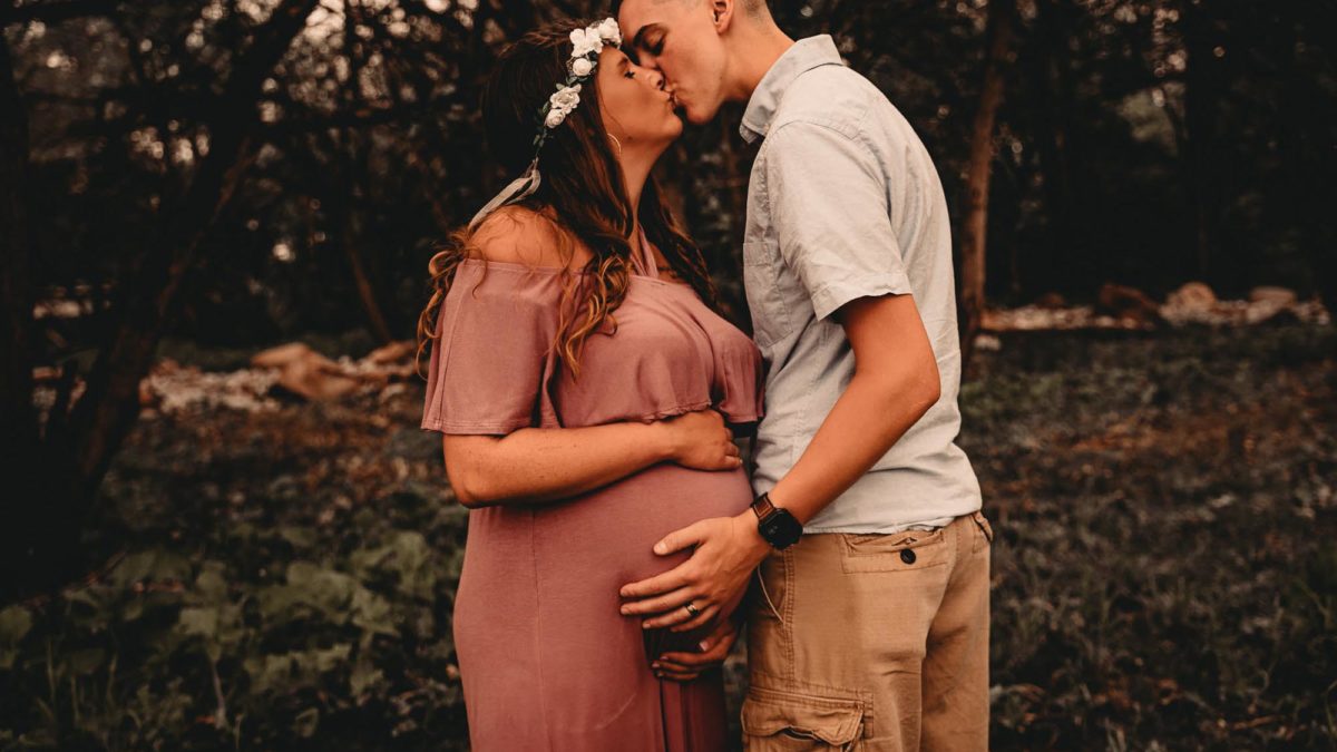 Moving maternity photos in the forest