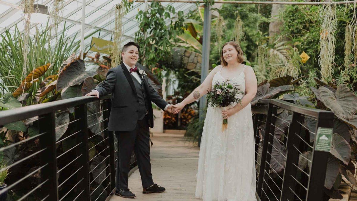 Intimate, relaxed botanic gardens wedding in New York