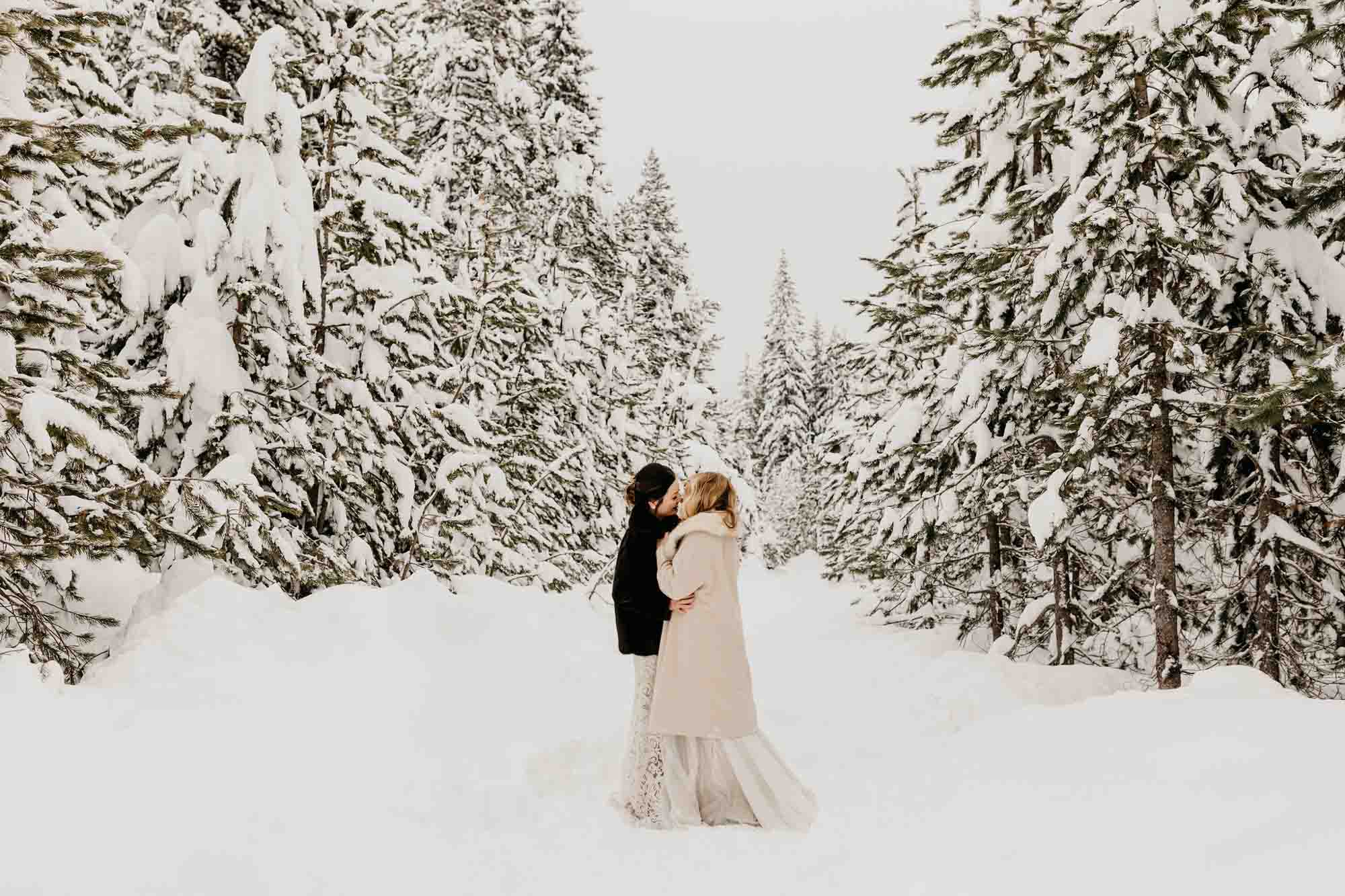 Outdoor winter wedding ideas with sustainable elements