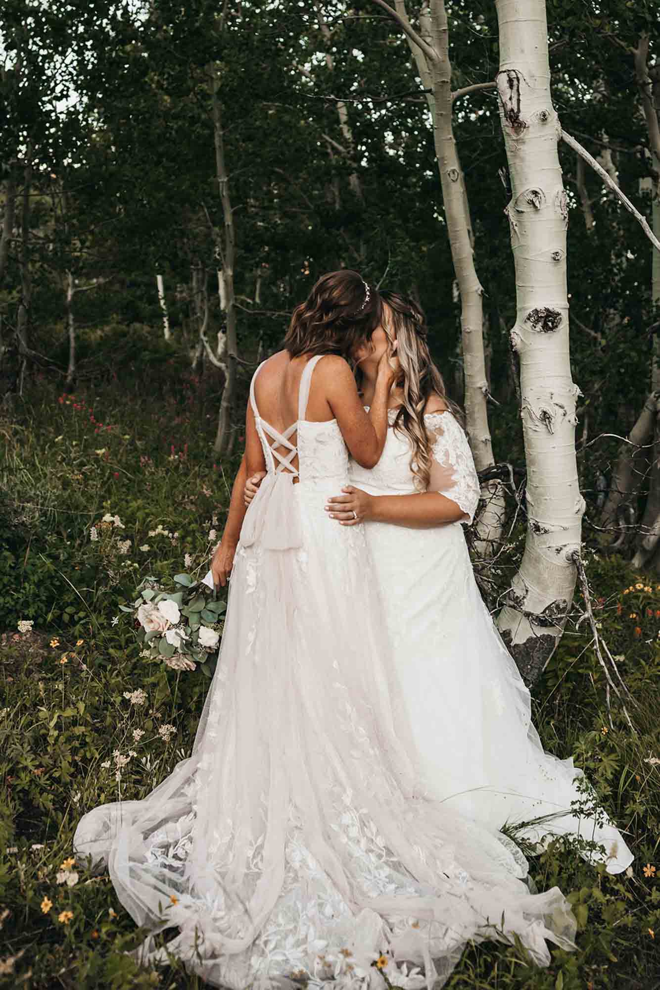 Autumn wedding in the Utah mountains | Terra Ong Photography | Featured on Equally Wed, the leading LGBTQ+ wedding magazine