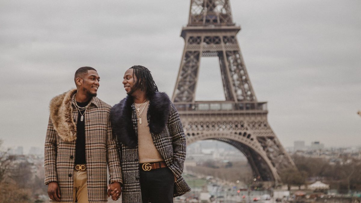 Breathtaking Eiffel Tower engagement session with fabulous fur scarves