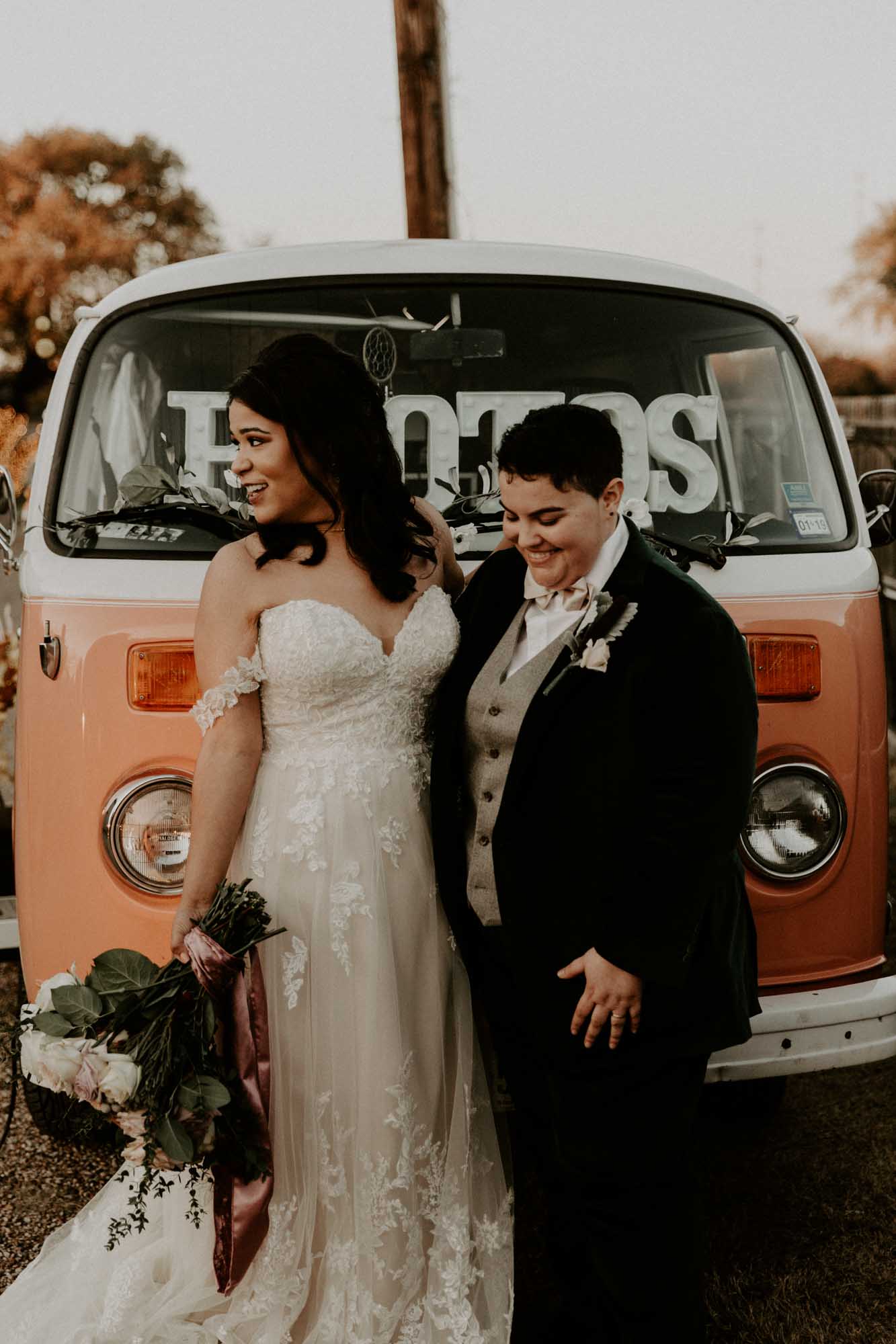 Dreamy Texas wedding with earthy decor and muted colored palette | The Tucks Photography | Featured on Equally Wed, the leading LGBTQ+ wedding magazine
