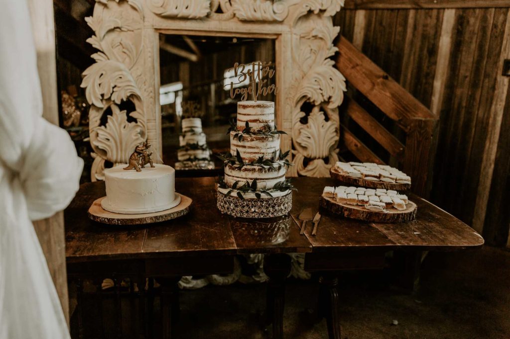 Dreamy Texas wedding with earthy decor and muted colored palette | The Tucks Photography | Featured on Equally Wed, the leading LGBTQ+ wedding magazine