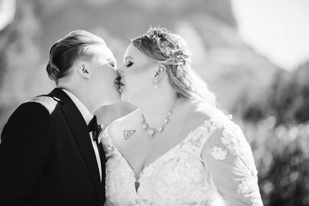 Breathtaking sunset elopement in Sedona, Arizona | Amanda Summerlin Photography | Featured on Equally Wed, the leading LGBTQ+ wedding magazine
