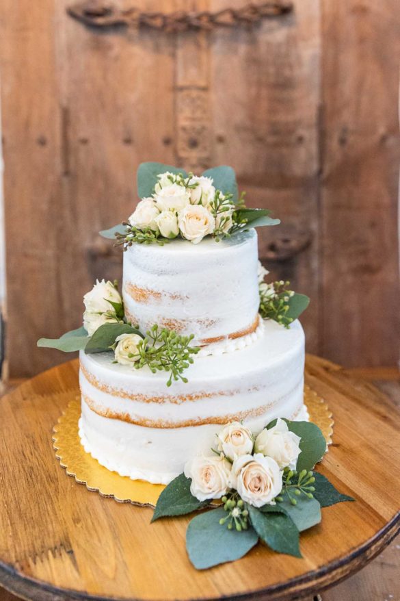 Bright and beautiful Texas farmhouse wedding with blue color palette