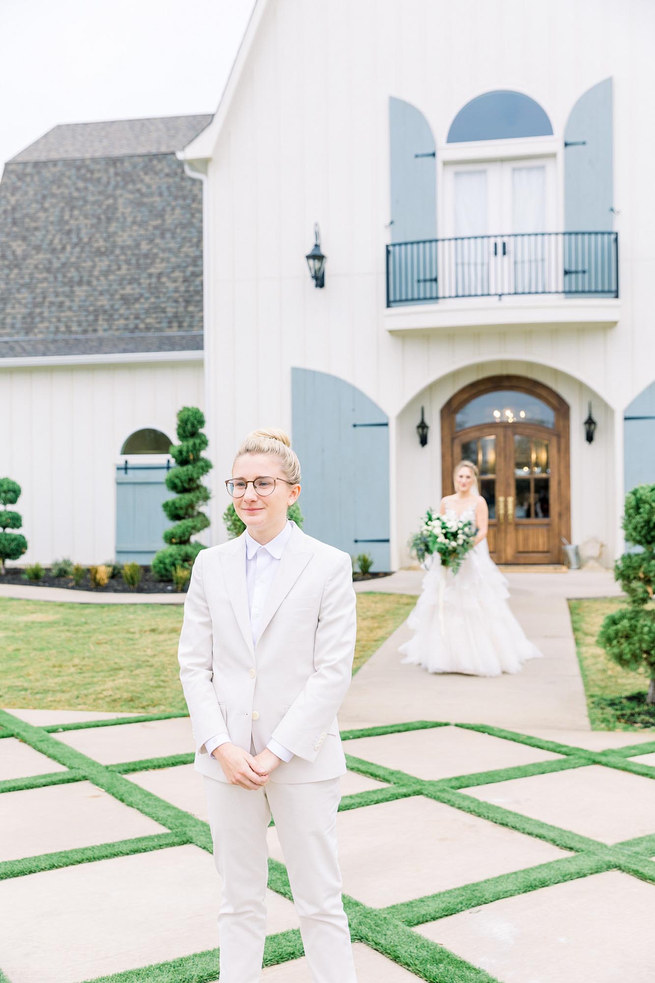 Bright and beautiful Texas farmhouse wedding | Kimberly Harrell Photography | Featured on Equally Wed, the leading LGBTQ+ wedding magazine