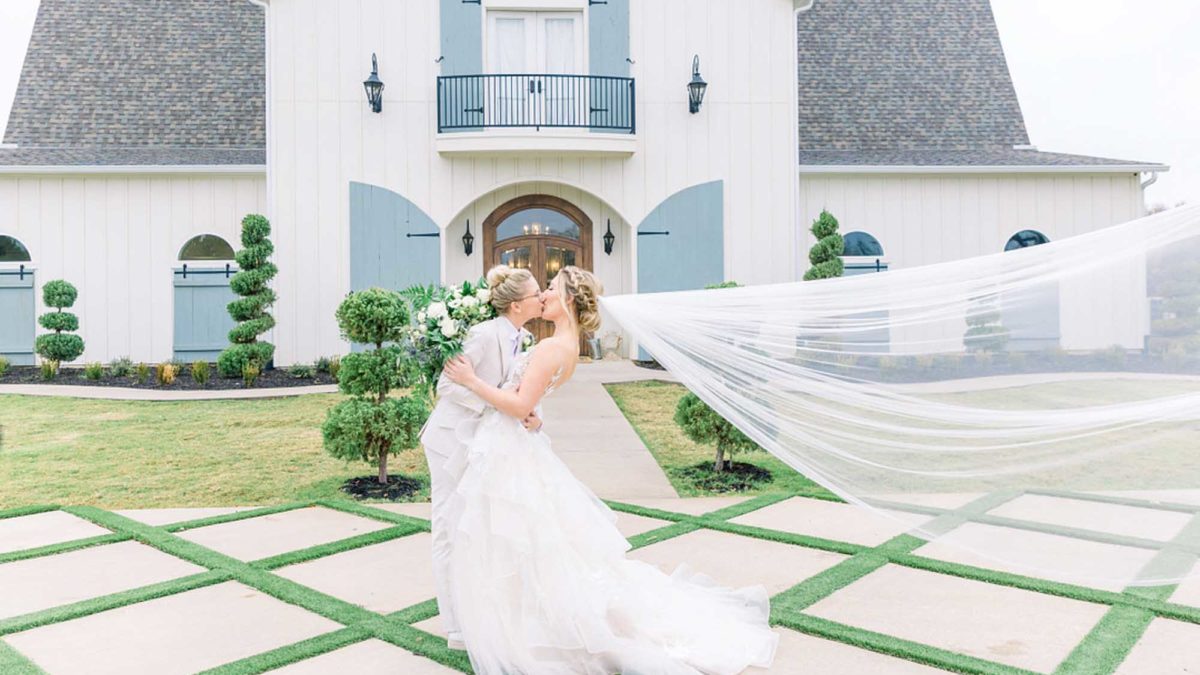Bright and beautiful Texas farmhouse wedding with blue color palette